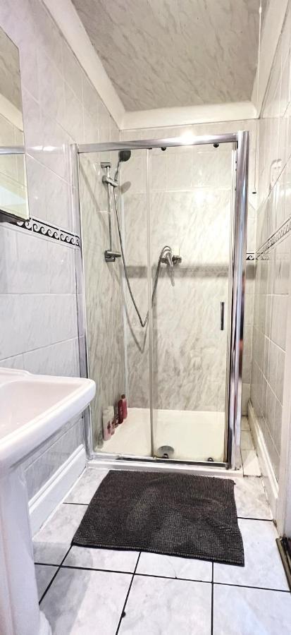 Aldgate Rooms Лондон Экстерьер фото